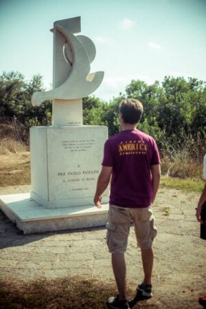 CinemaAmerica_MathieuKassovitz in visita al monumento di Pasolini_ph LorenzoScudiero (4)