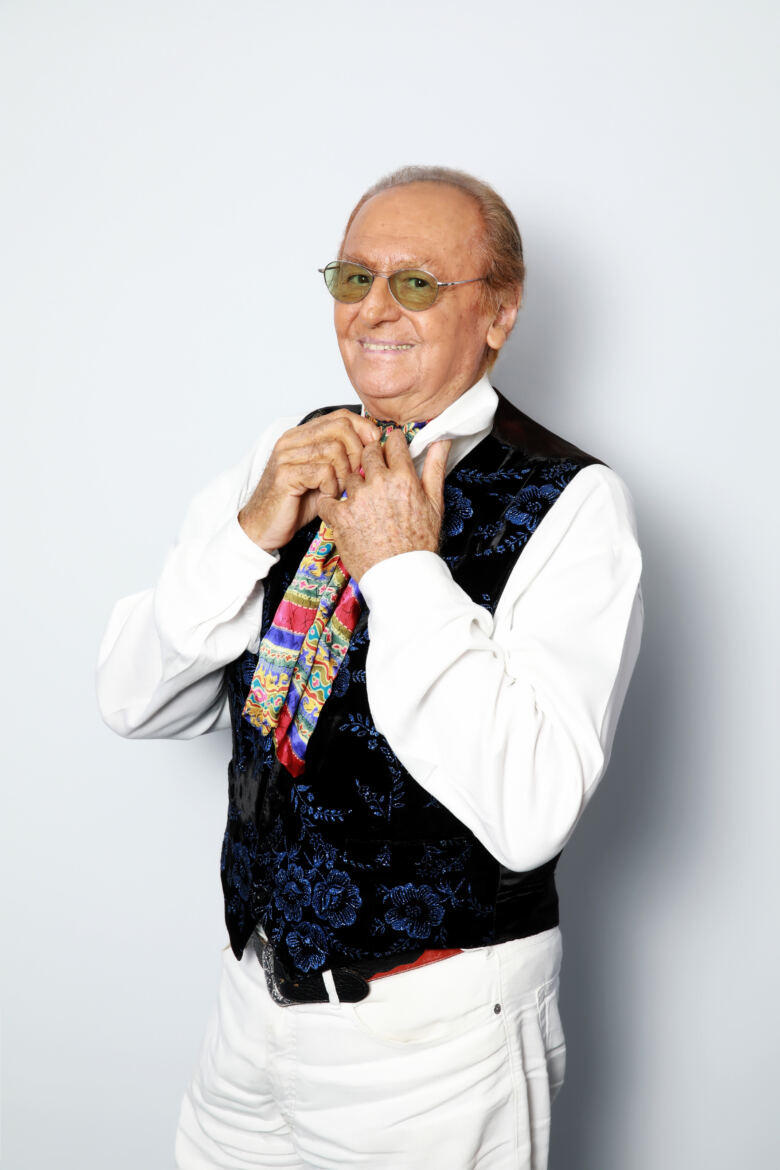 Sarà consegnato il 24 ottobre presso il Teatro Basilico il prestigioso riconoscimento internazionale “Le Cattedrali Letterarie Europee” a Renzo Arbore