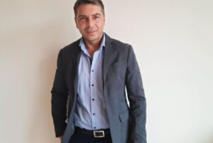 picsart_06-20-12-18-04