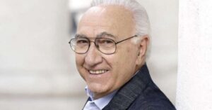 1632815972_PIPPO-BAUDO-AL-COSPETTO-DI-SUA-MAESTA-LA-TELEVISIONE.jpg