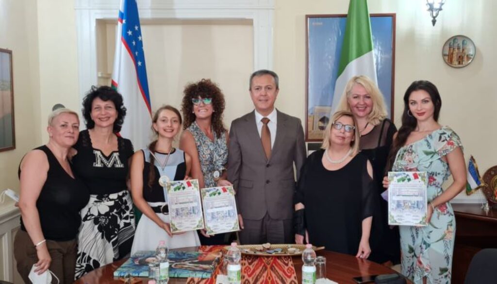 da-sinistra-roberta-luciani-marilisa-palazzone-lenra-santospago-emanuela-loscanna-s-e-lambasciatore-in-italia-delluzbekistan-otabekakbarov-regina-resta-aida-abdullaeva-melissa-caldari