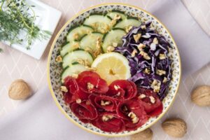 bresaola-con-cavolo-cappuccio-cetrioli-noci-e-limone