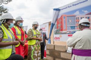 cbm_posa-prima-pietra-nuovo-reparto-oculistico_mengo-uganda_dic21_1