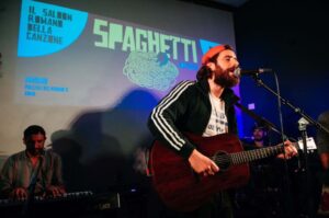 foto-tommaso-paradiso-a-spaghetti-min