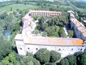 Scoperto un vero passaggio segreto al Castello di Lunghezza. Apertura straordinaria per Halloween con il Conte Dracula.