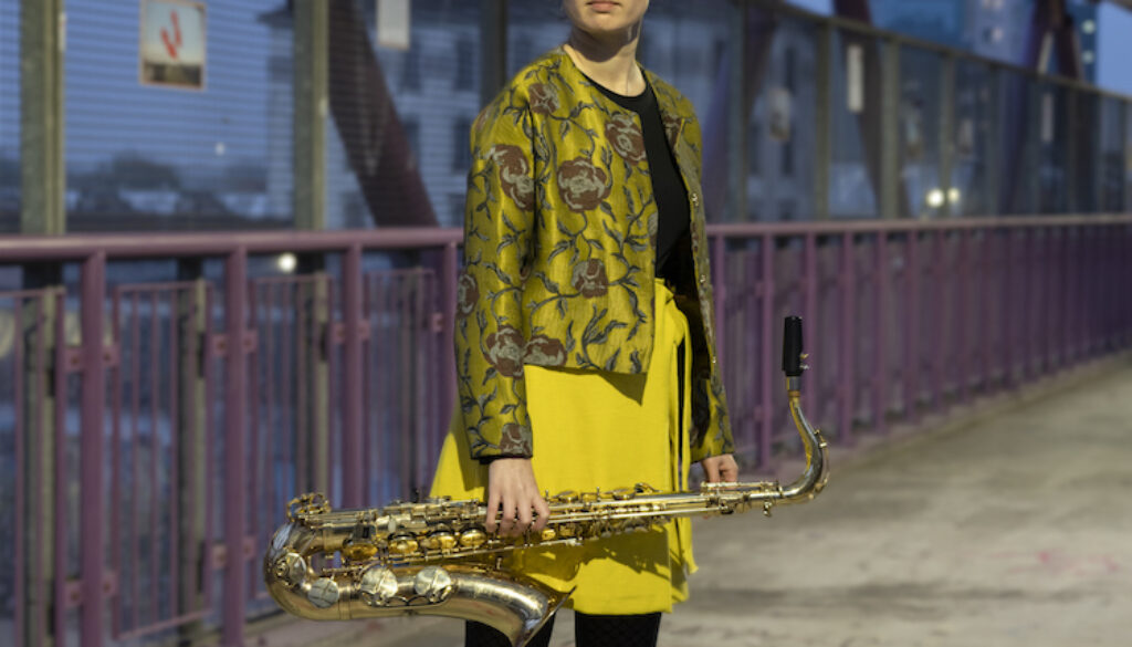 la-sassofonista-e-compositrice-sophia-tomelleri-copia